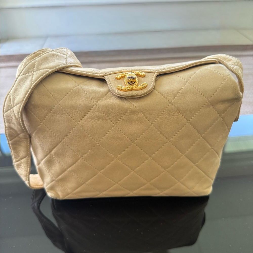 Chanel Vintage Matelassé Beige Quilted Lambskin Bijoux CC Turnlock